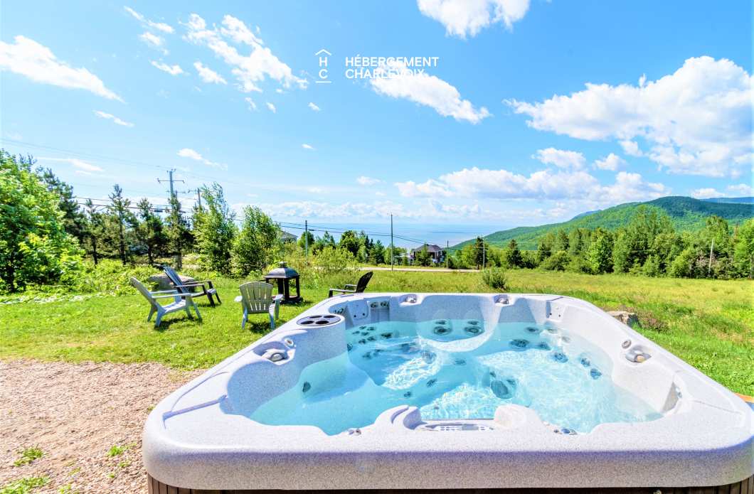 ACC-38 - Cottage in Petite-Riviere-St-Francois with hot tub and view of the river and mountains.