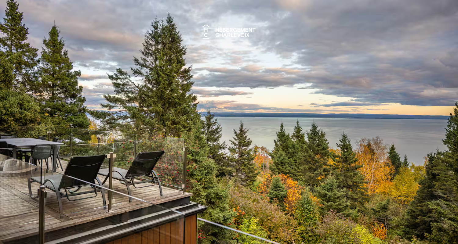 ABS-595 - A suspended fireplace in a luxury cottage for rent in Charlevoix.