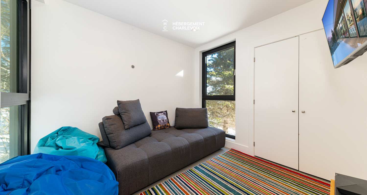 ABS-595 - Un feu de foyer suspendu dans un chalet de luxe à louer dans Charlevoix.