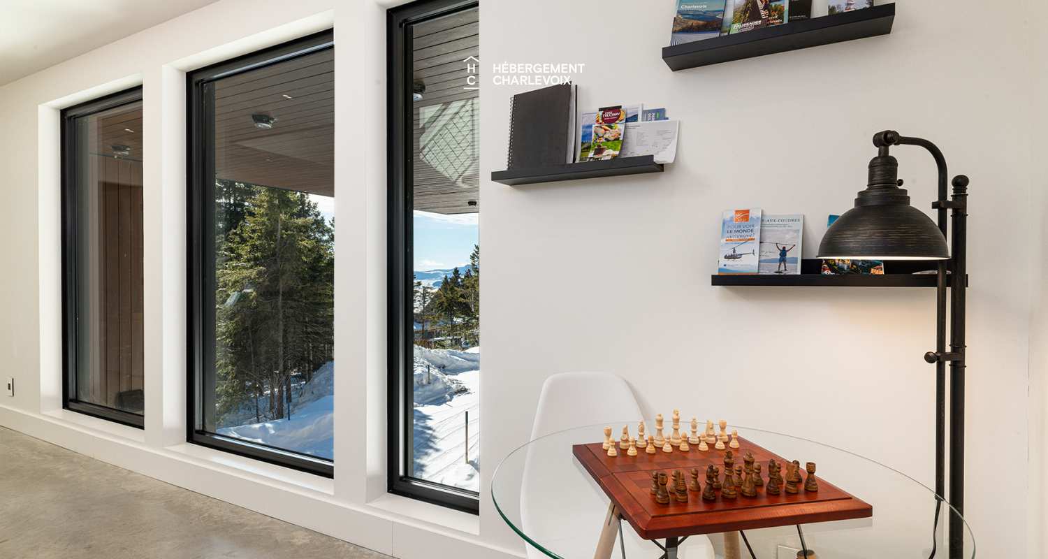 ABS-595 - Un feu de foyer suspendu dans un chalet de luxe à louer dans Charlevoix.