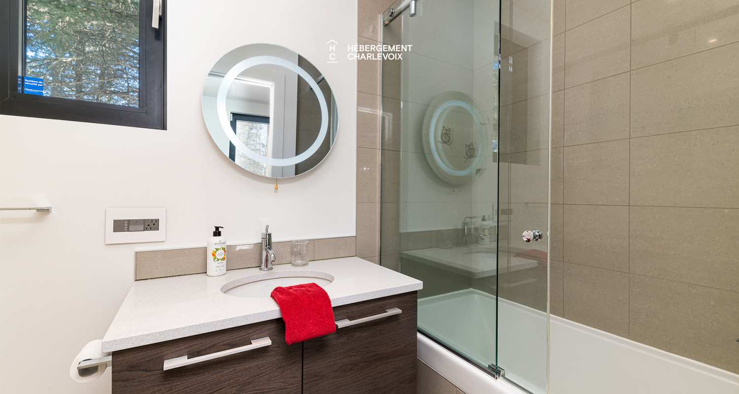 ABS-595 - Un feu de foyer suspendu dans un chalet de luxe à louer dans Charlevoix.