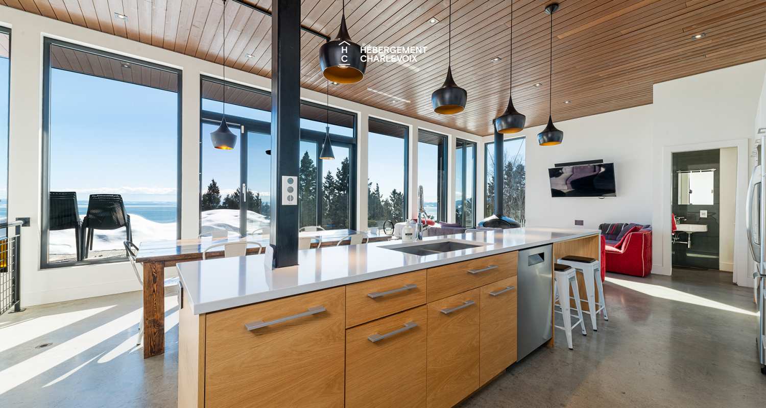 ABS-595 - Un feu de foyer suspendu dans un chalet de luxe à louer dans Charlevoix.