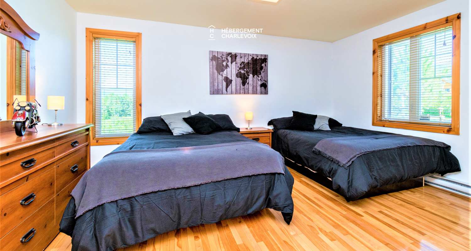 ACC-38 - Chalet à Petite-Rivière-St-François avec spa et vue sur le fleuve et les montagnes.