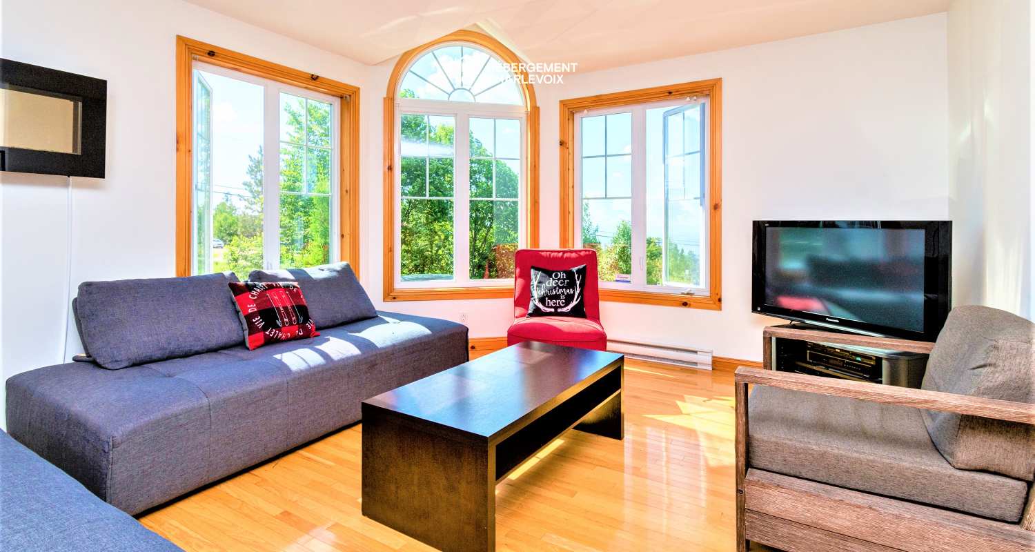 ACC-38 - Chalet à Petite-Rivière-St-François avec spa et vue sur le fleuve et les montagnes.