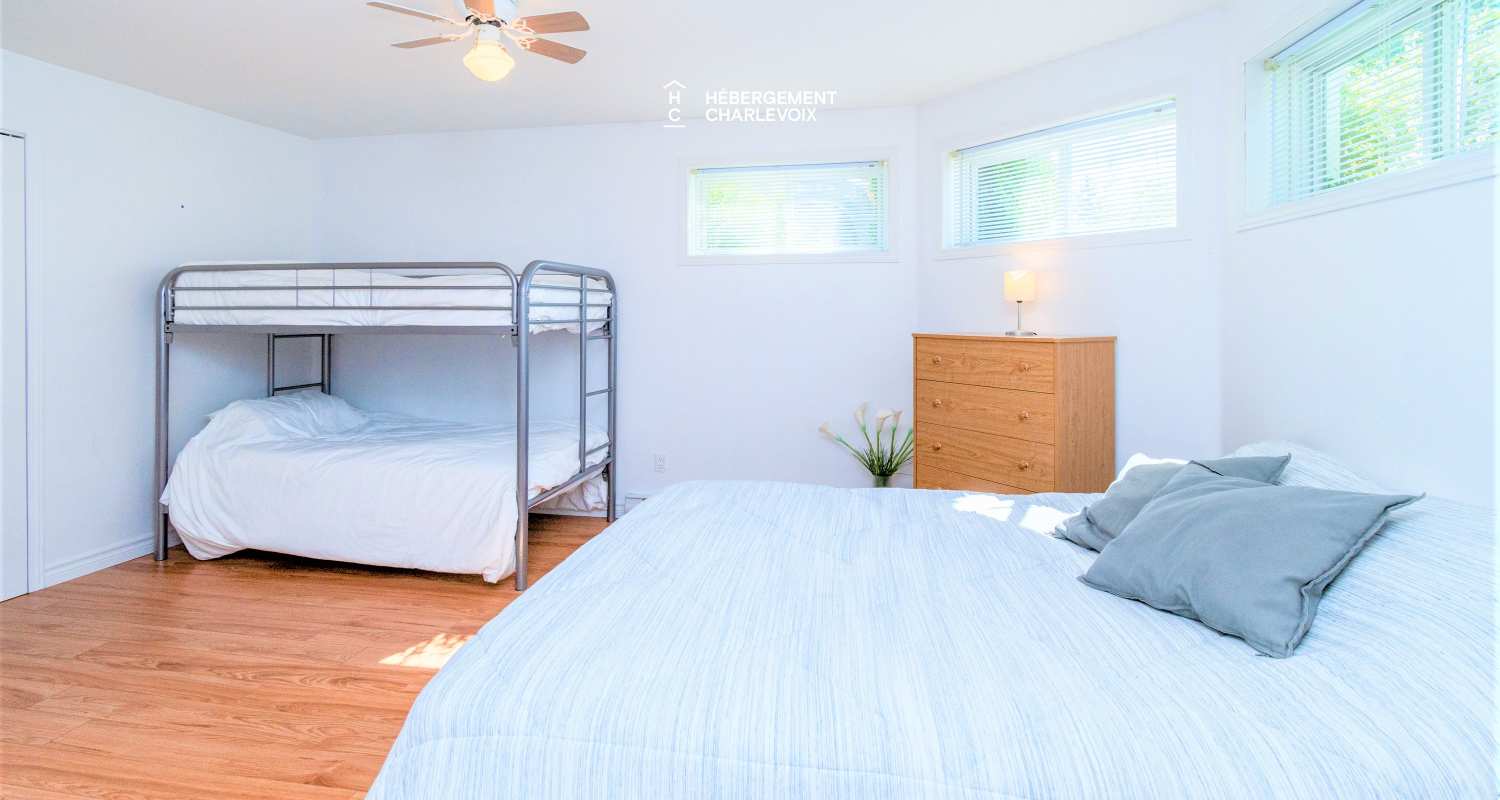 ACC-38 - Chalet à Petite-Rivière-St-François avec spa et vue sur le fleuve et les montagnes.