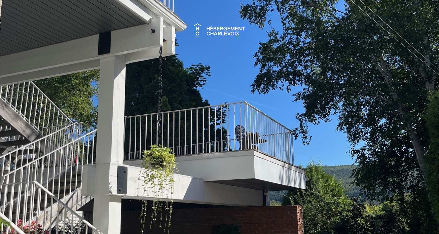 ALC-28 - Pretty apartment located on one of Charlevoix's loveliest streets.