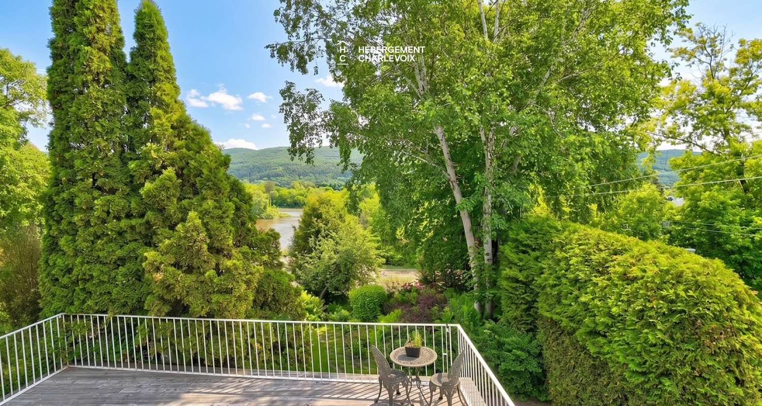 ALC-28 - Pretty apartment located on one of Charlevoix's loveliest streets.