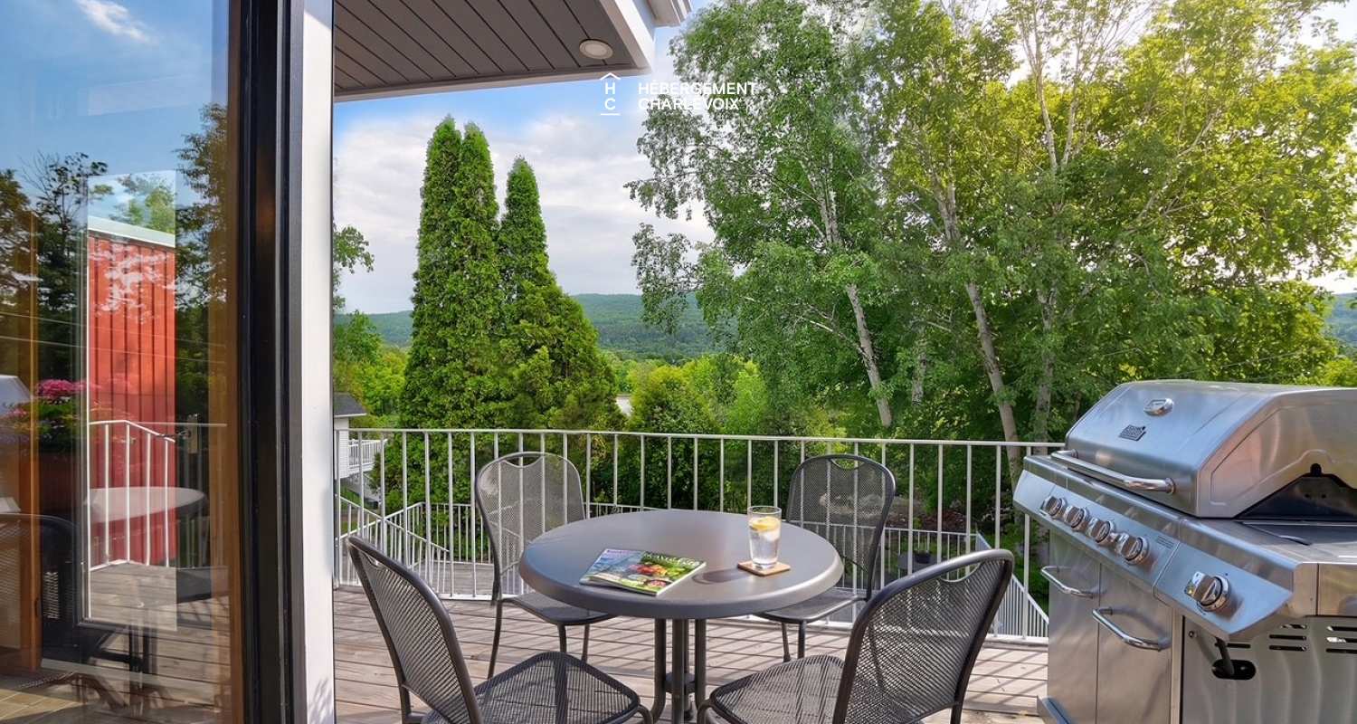 ALC-28 - Pretty apartment located on one of Charlevoix's loveliest streets.