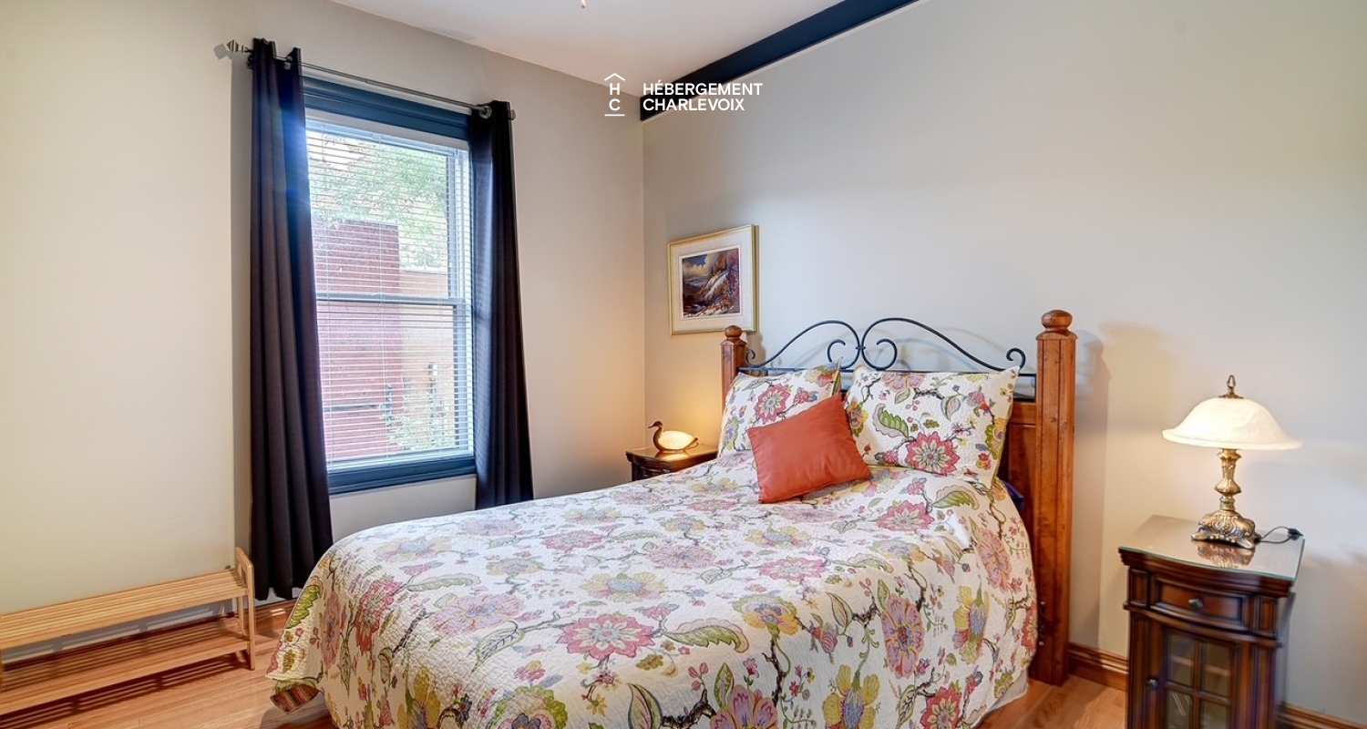 ALC-28 - Pretty apartment located on one of Charlevoix's loveliest streets.
