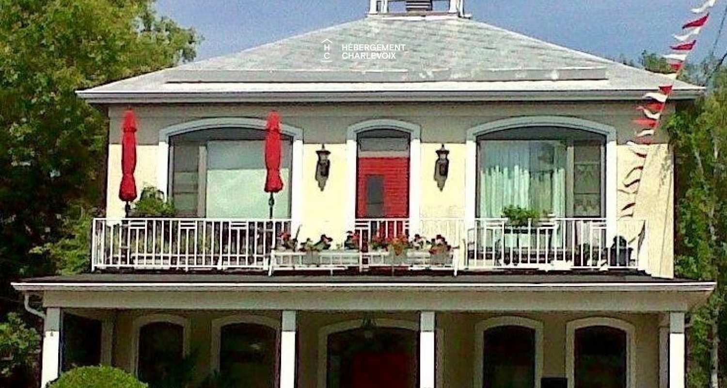 ALC-28 - Pretty apartment located on one of Charlevoix's loveliest streets.