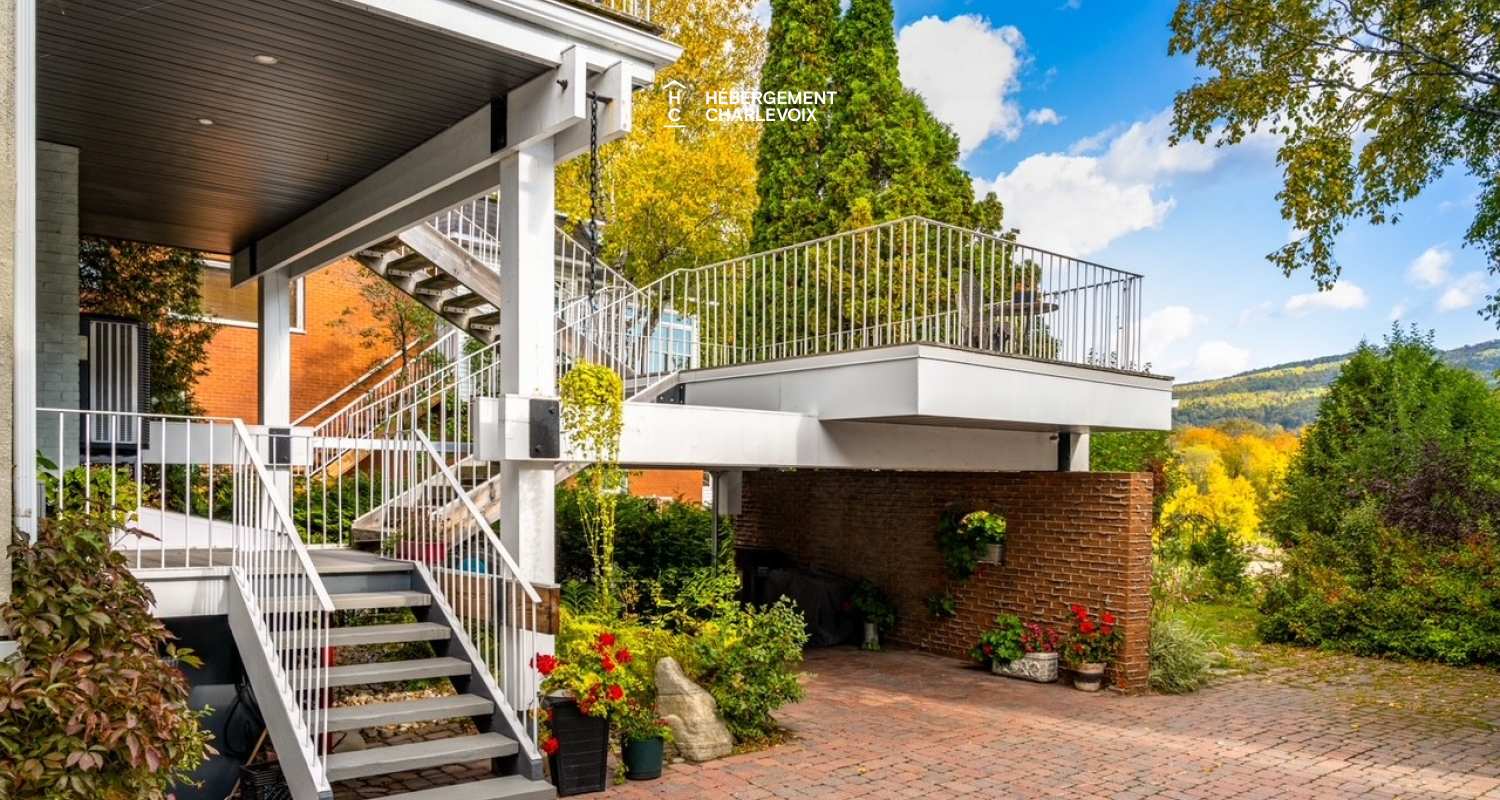 ALC-28 - Pretty apartment located on one of Charlevoix's loveliest streets.