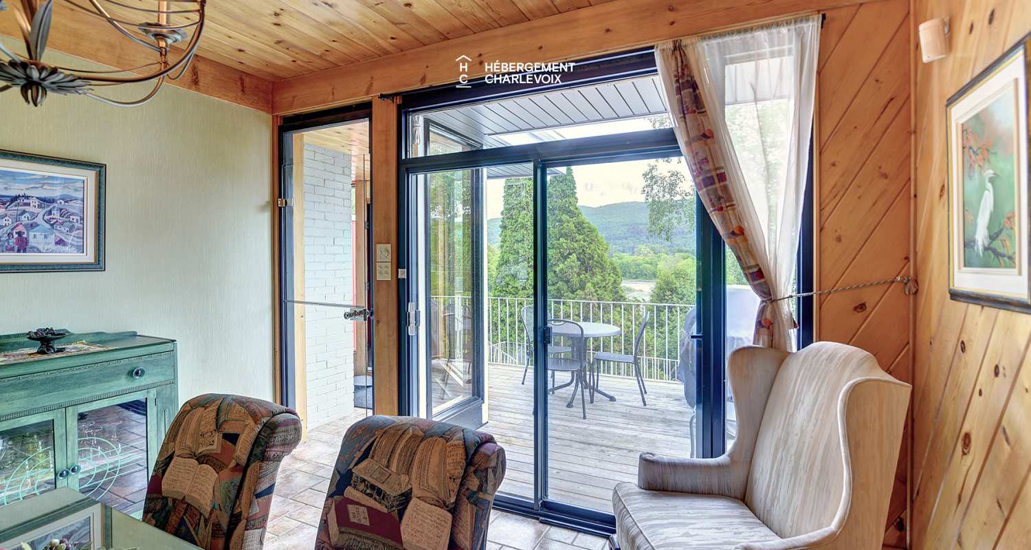 ALC-28 - Pretty apartment located on one of Charlevoix's loveliest streets.