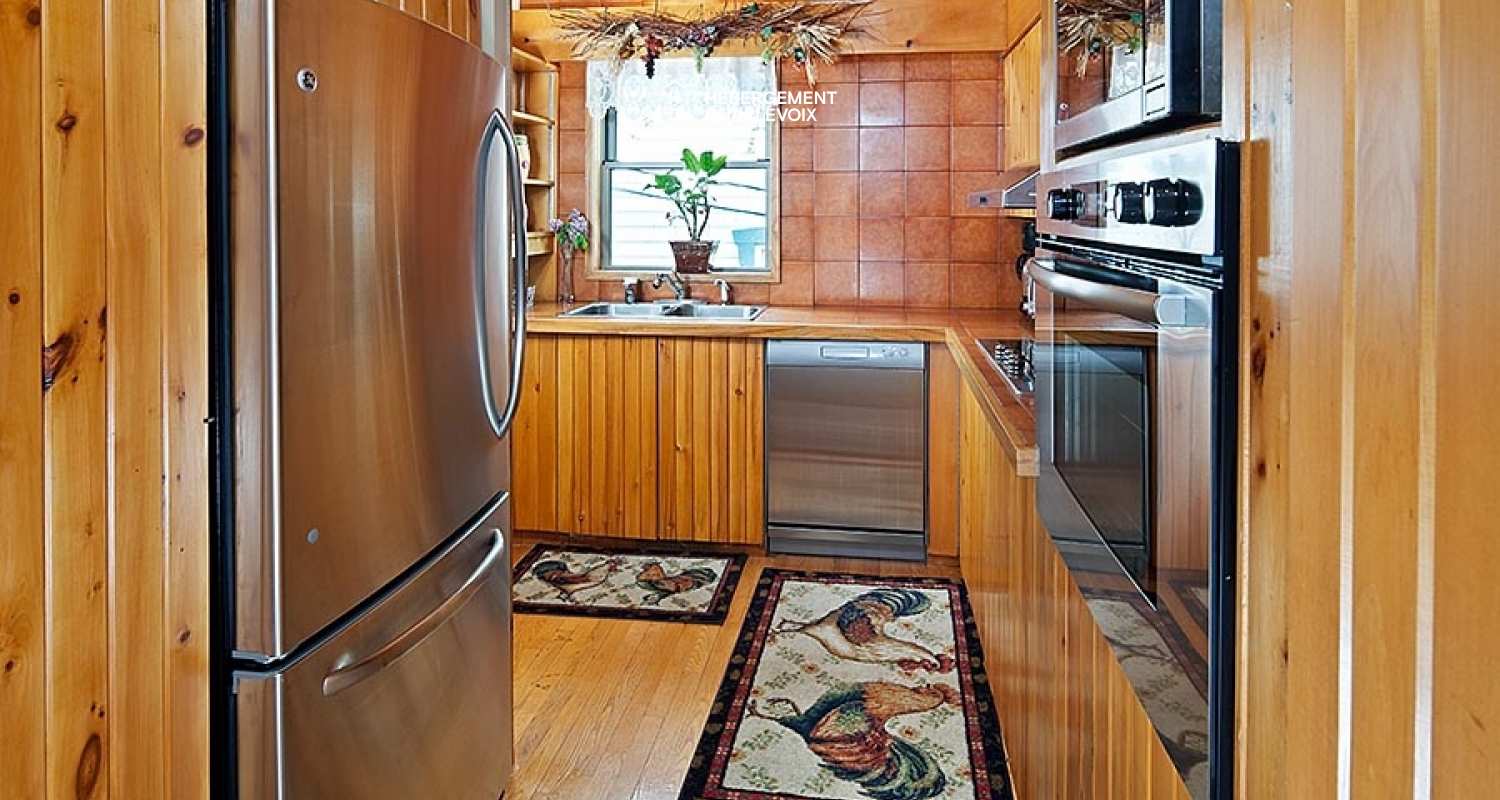 ALC-28 - Pretty apartment located on one of Charlevoix's loveliest streets.