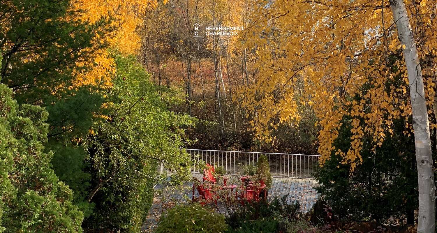 ALC-28 - Pretty apartment located on one of Charlevoix's loveliest streets.