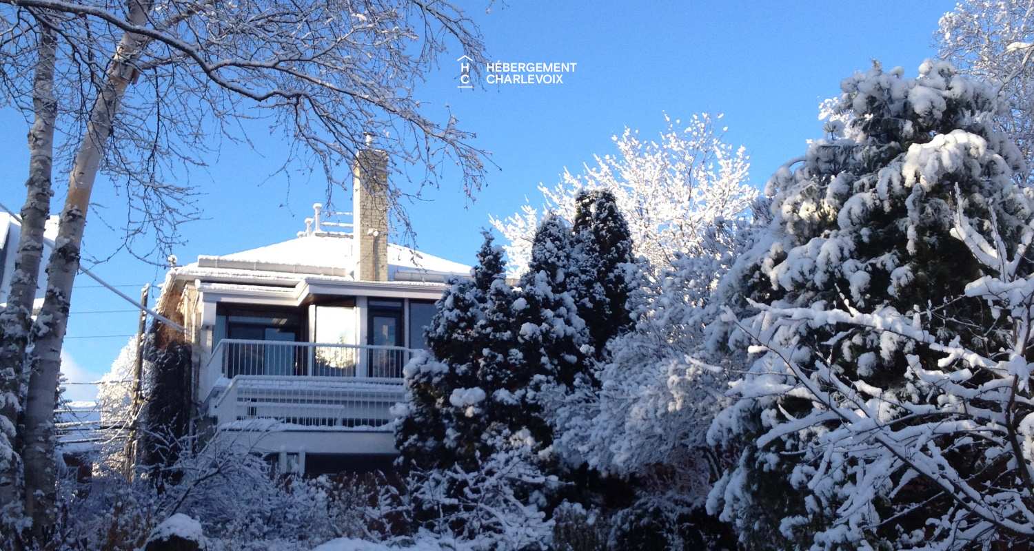 ALC-28 - Pretty apartment located on one of Charlevoix's loveliest streets.