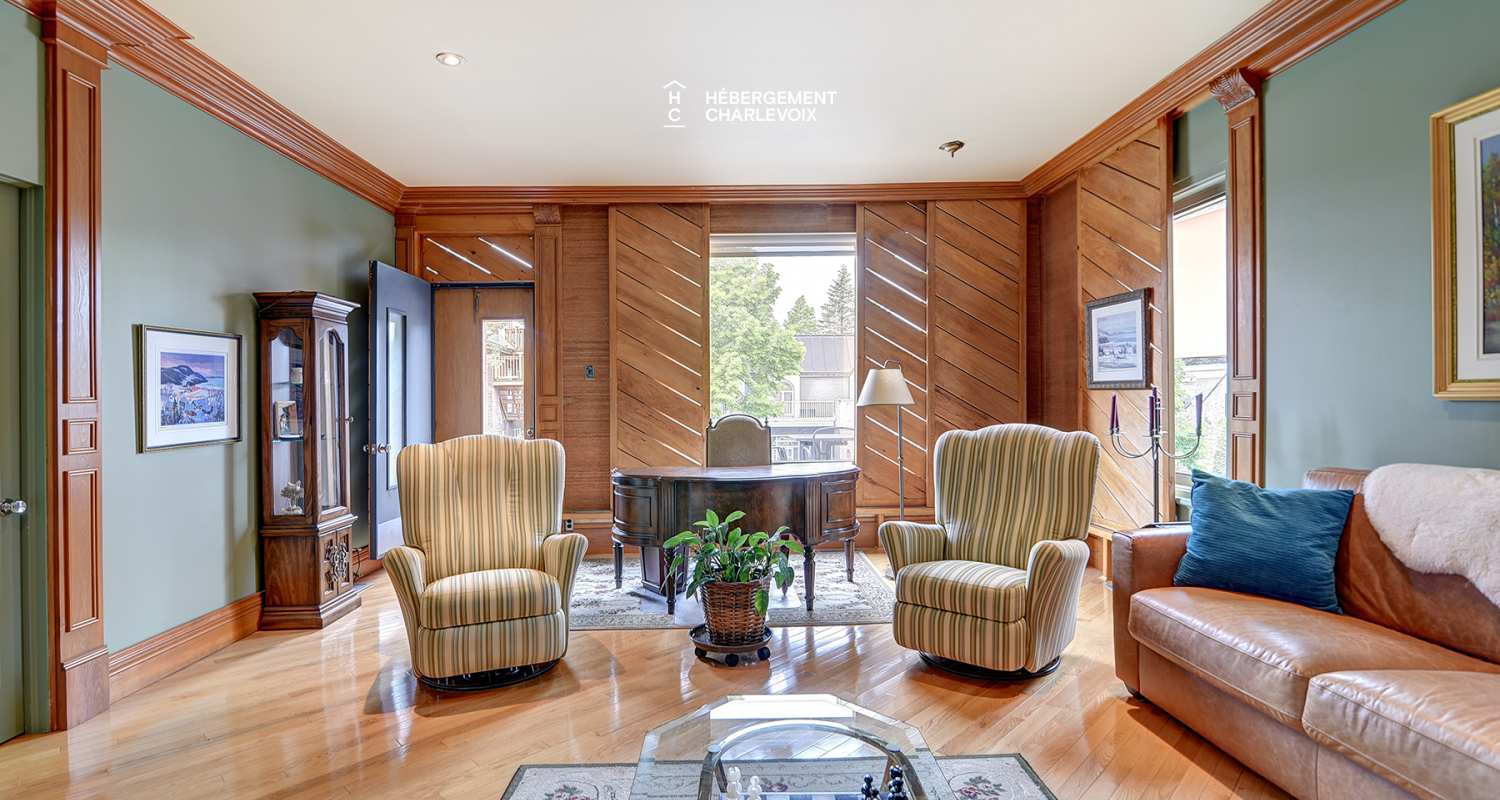 ALC-28 - Pretty apartment located on one of Charlevoix's loveliest streets.