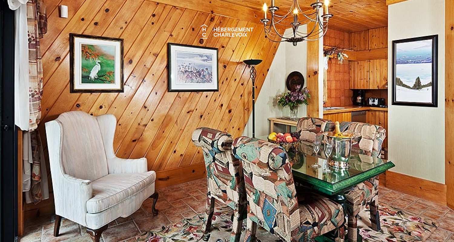 ALC-28 - Pretty apartment located on one of Charlevoix's loveliest streets.