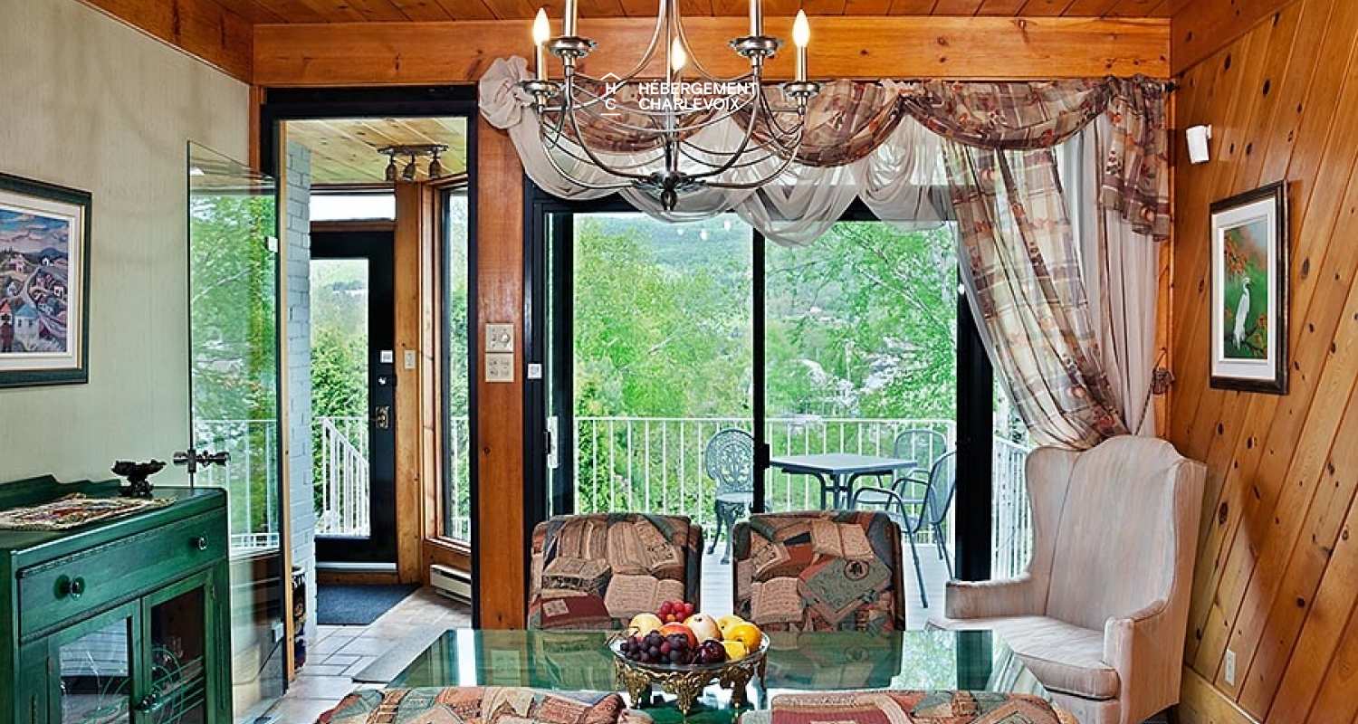 ALC-28 - Pretty apartment located on one of Charlevoix's loveliest streets.