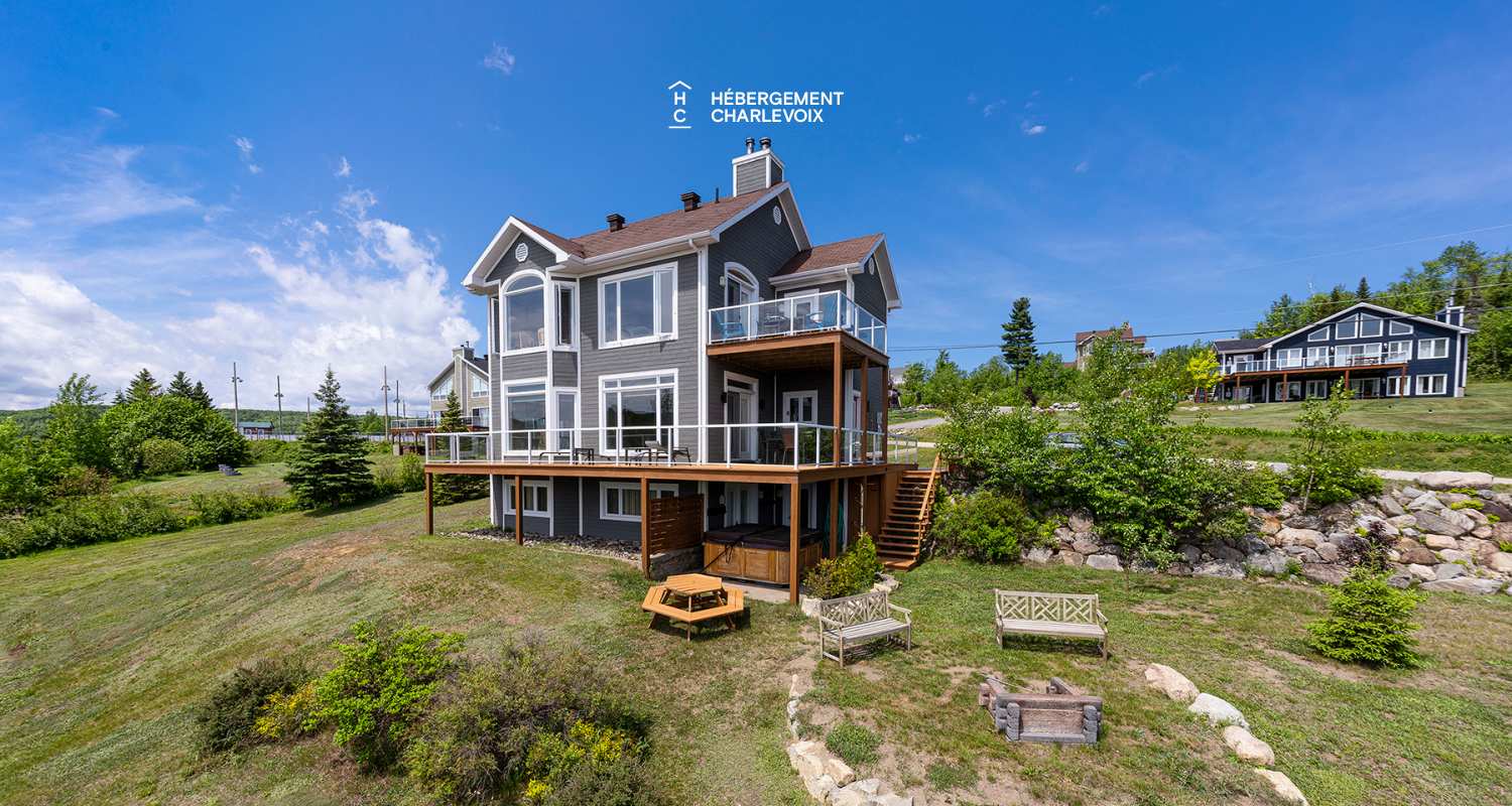 ANC-25-2 - Se hissant majestueusement entre le fleuve et les montagnes!