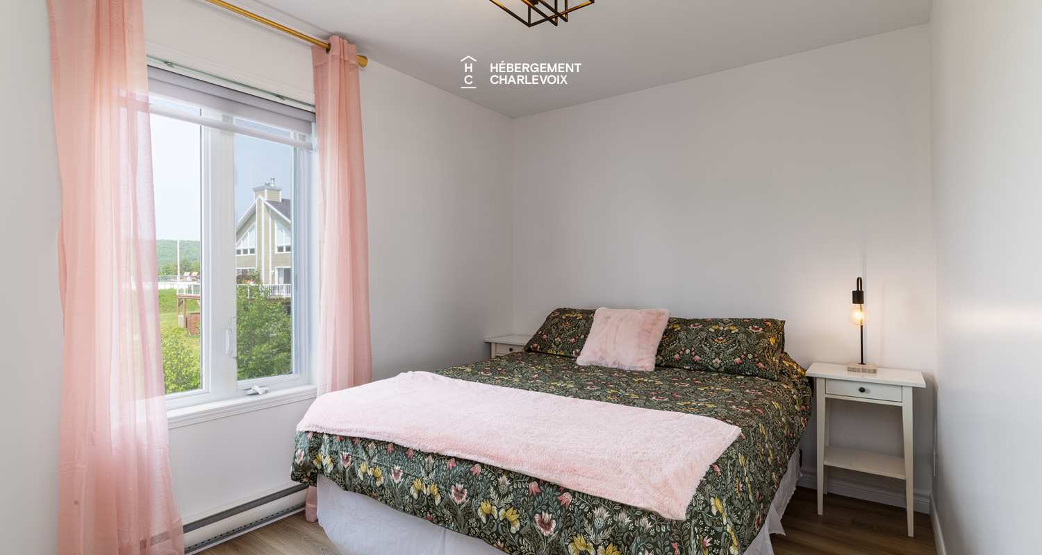 ANC-25-2 - Se hissant majestueusement entre le fleuve et les montagnes!