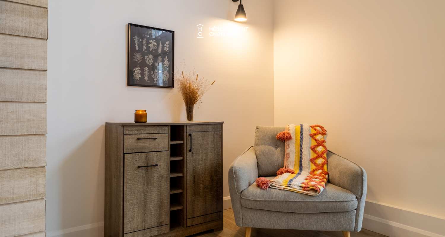 ANG-298 - Escapade in a relaxing and woody atmosphere