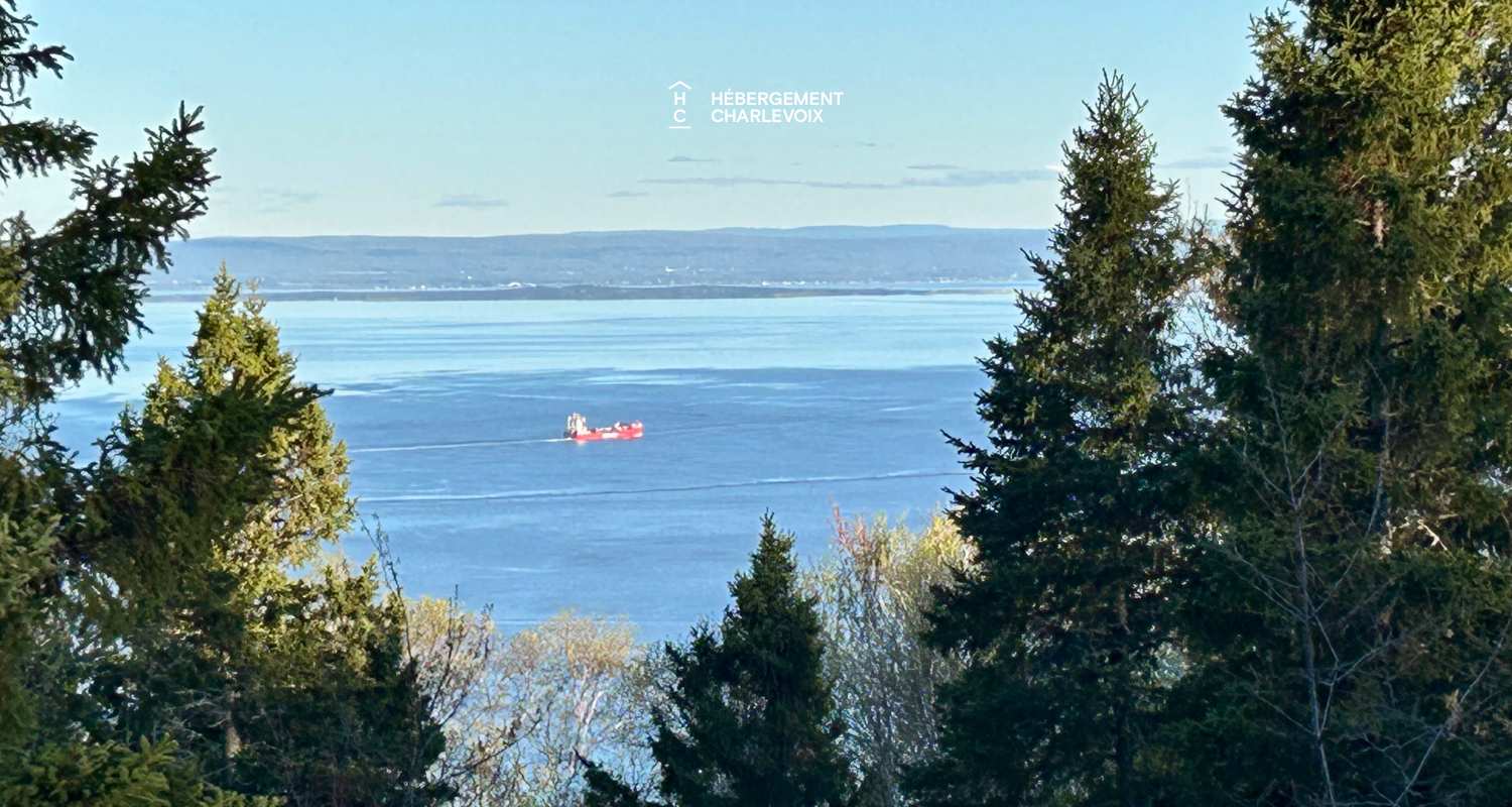 ANO-121B - À 10 minutes du Massif avec vue sur le fleuve St-Laurent!