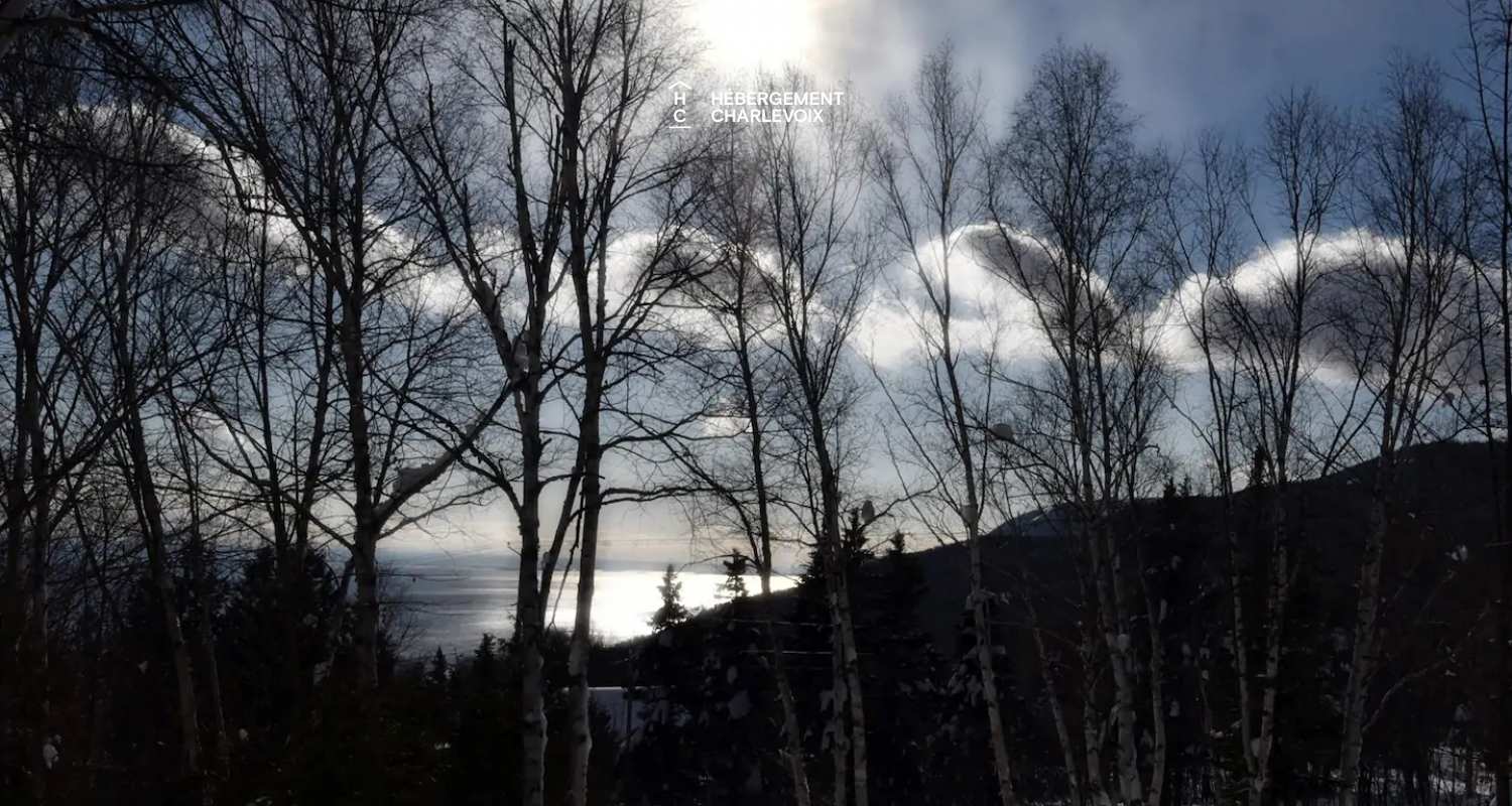 AST-47 - Swimming pool, spa and view of the St. Lawrence River!