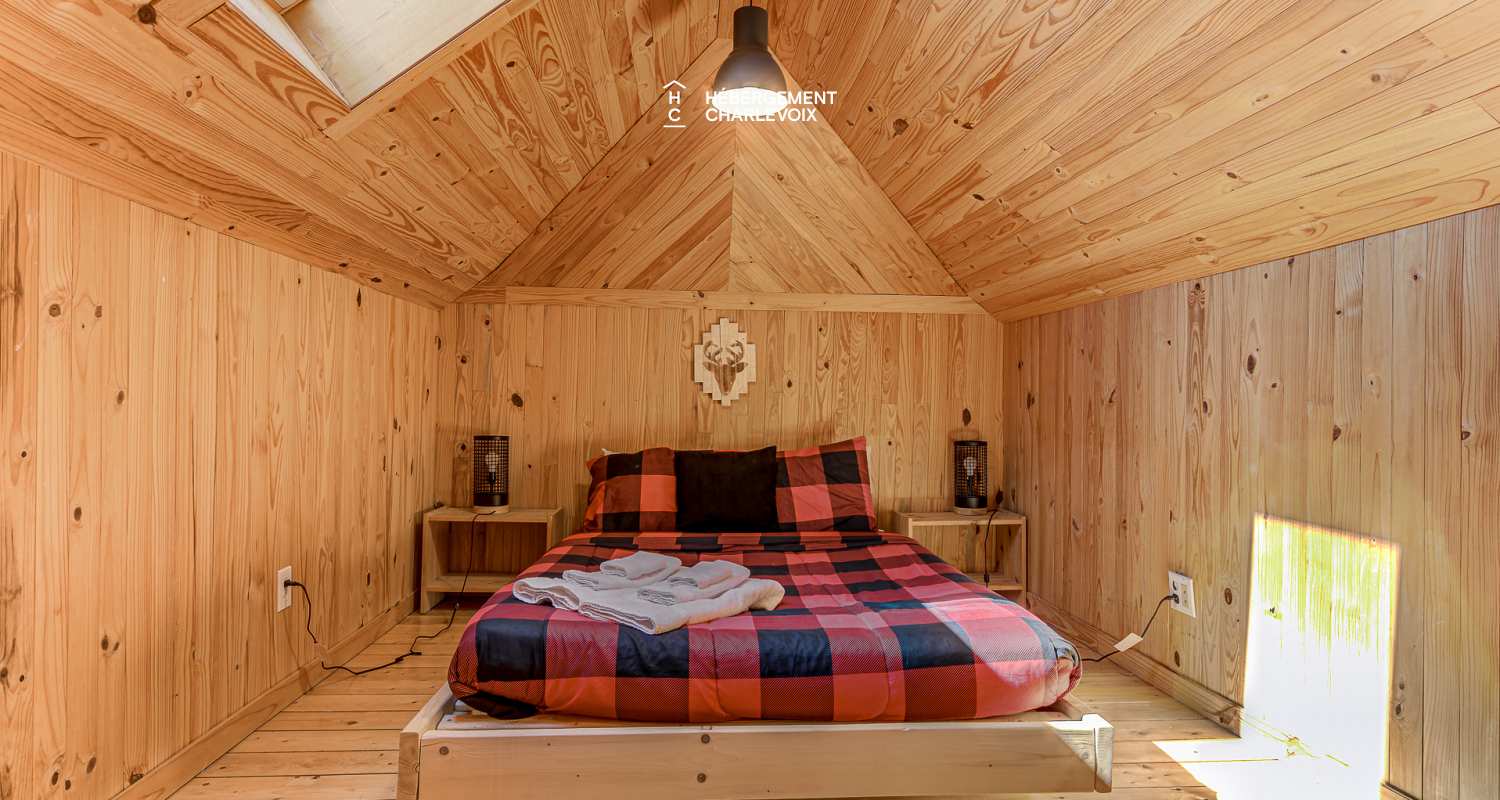 AST-47 - Swimming pool, spa and view of the St. Lawrence River!