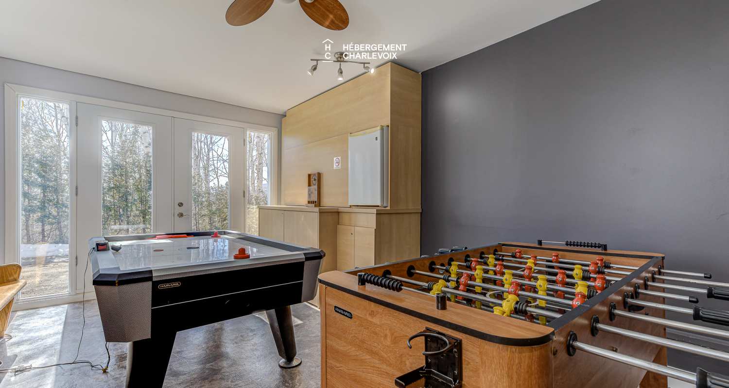 AST-47 - Swimming pool, spa and view of the St. Lawrence River!