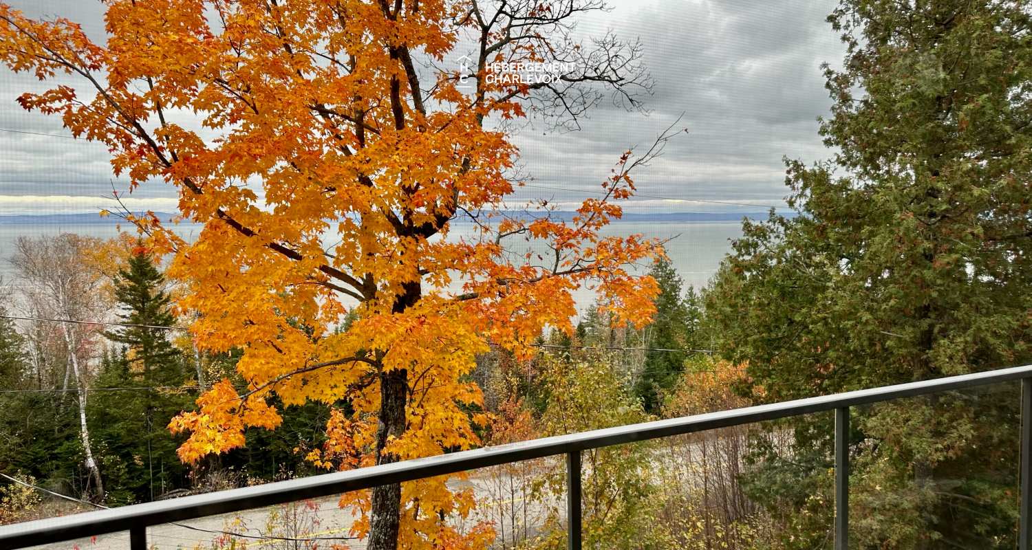 AUB-150 - Vue majestueuse sur le fleuve et le massif de Charlevoix