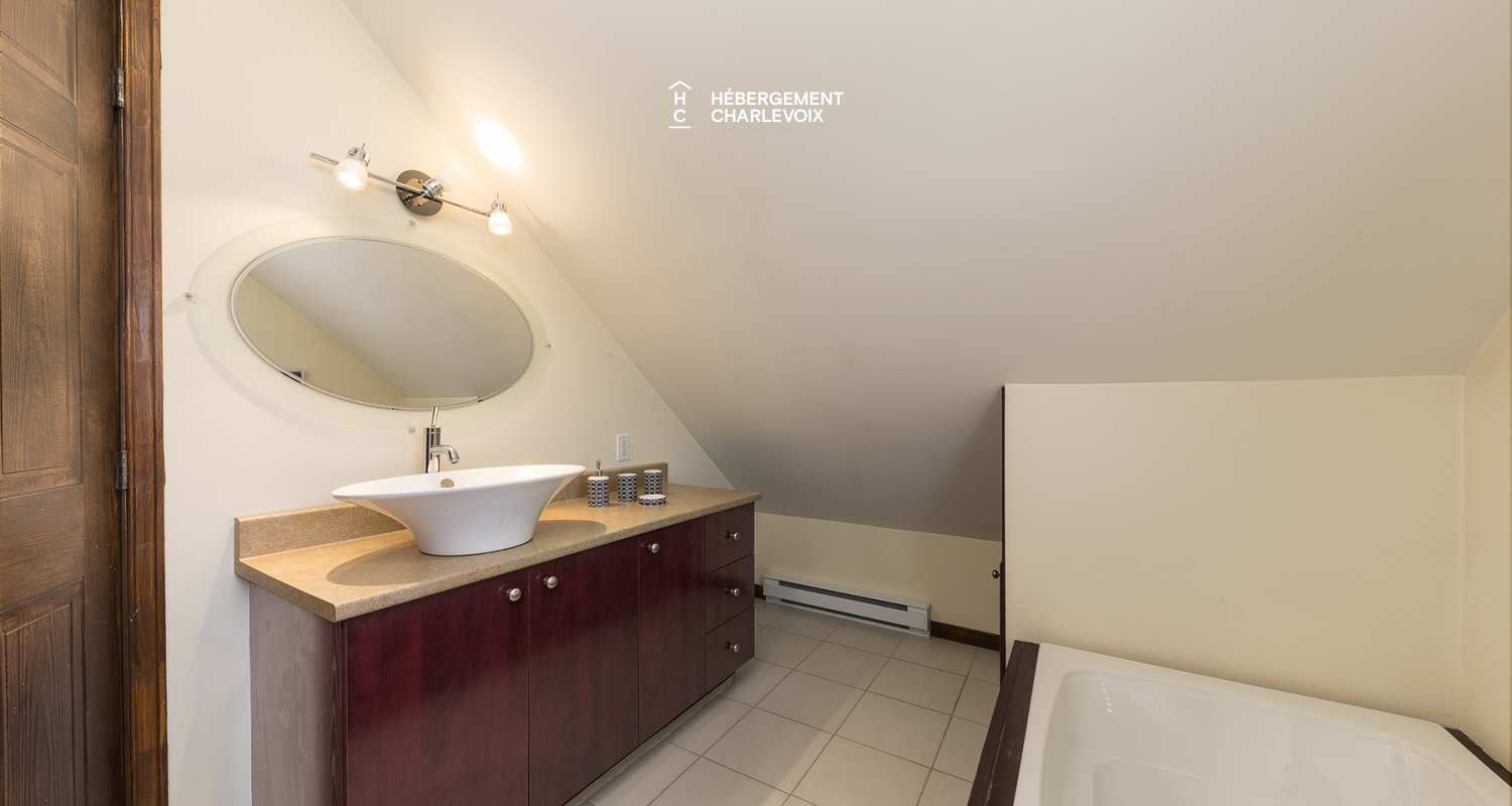 AVA-269 - Chalet près du sentier Gabrielle-Roy à Petite-Rivière St-François