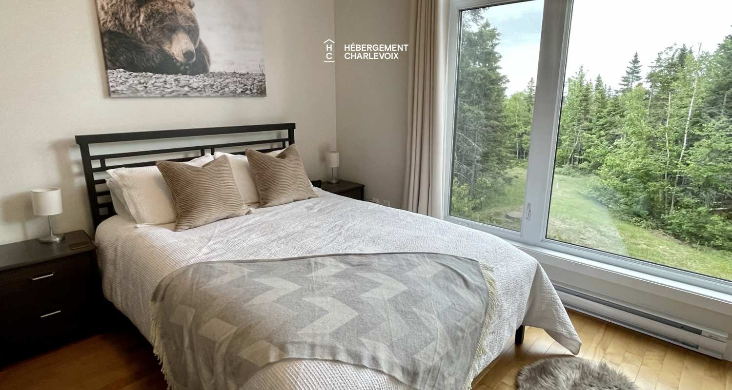 BLT-8 - Mountains and the St. Lawrence River as companion