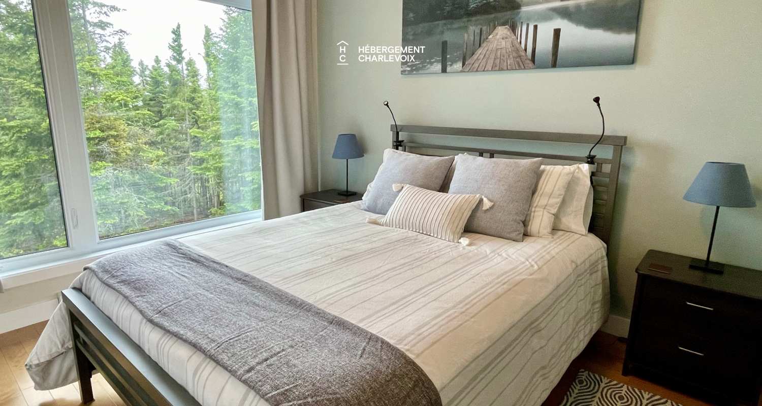 BLT-8 - Mountains and the St. Lawrence River as companion