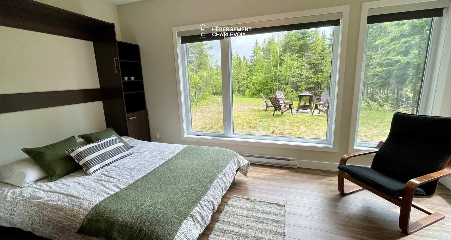 BLT-8 - Mountains and the St. Lawrence River as companion