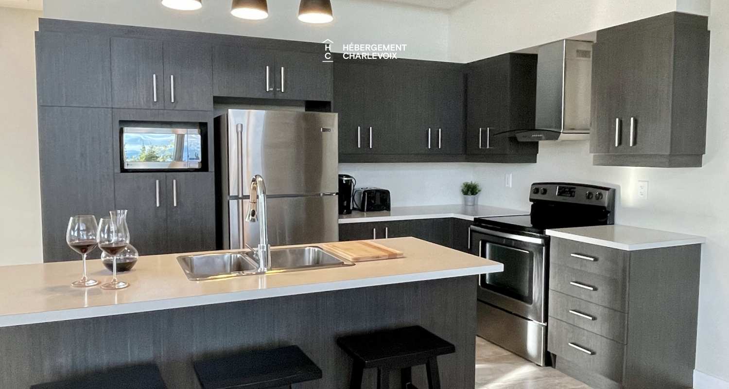 BLT-8 - Mountains and the St. Lawrence River as companion