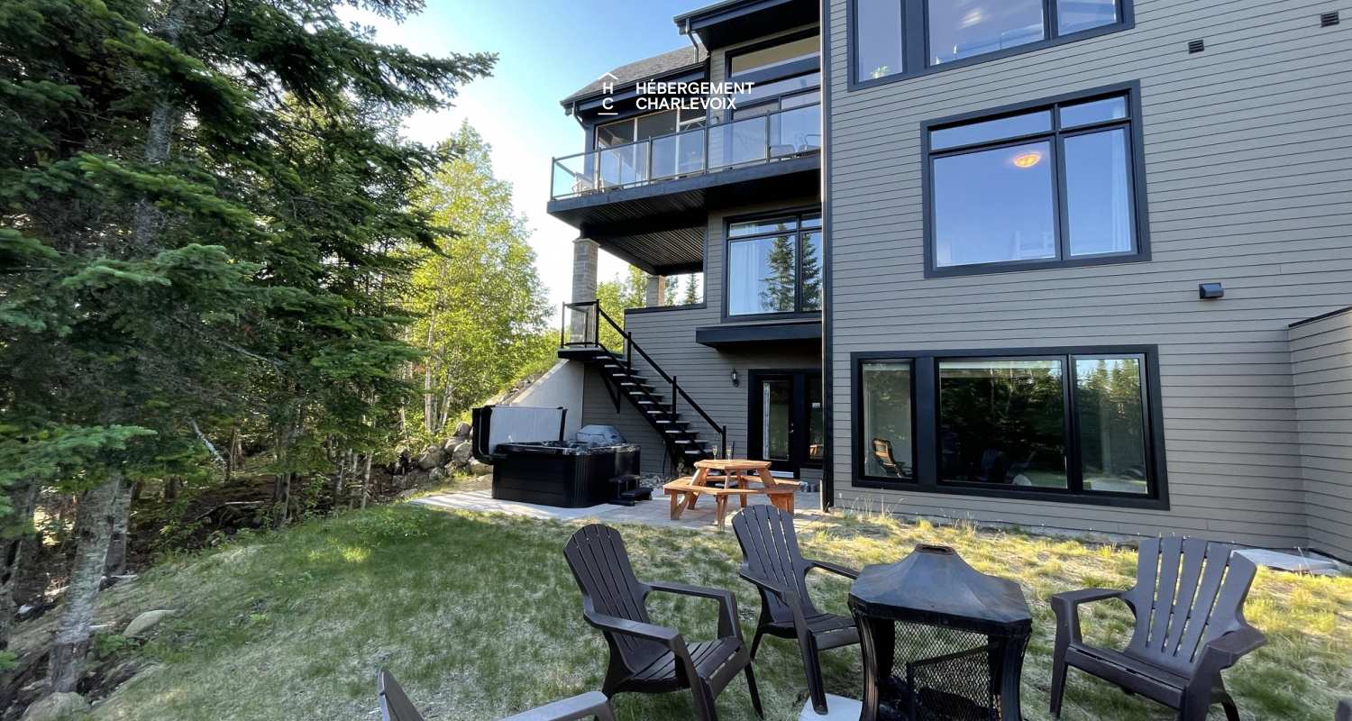 BLT-8 - Mountains and the St. Lawrence River as companion