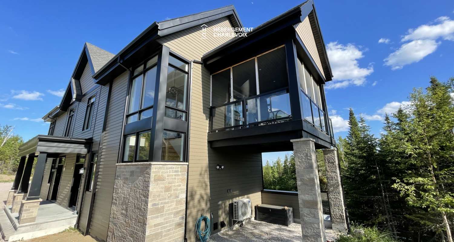 BLT-8 - Mountains and the St. Lawrence River as companion