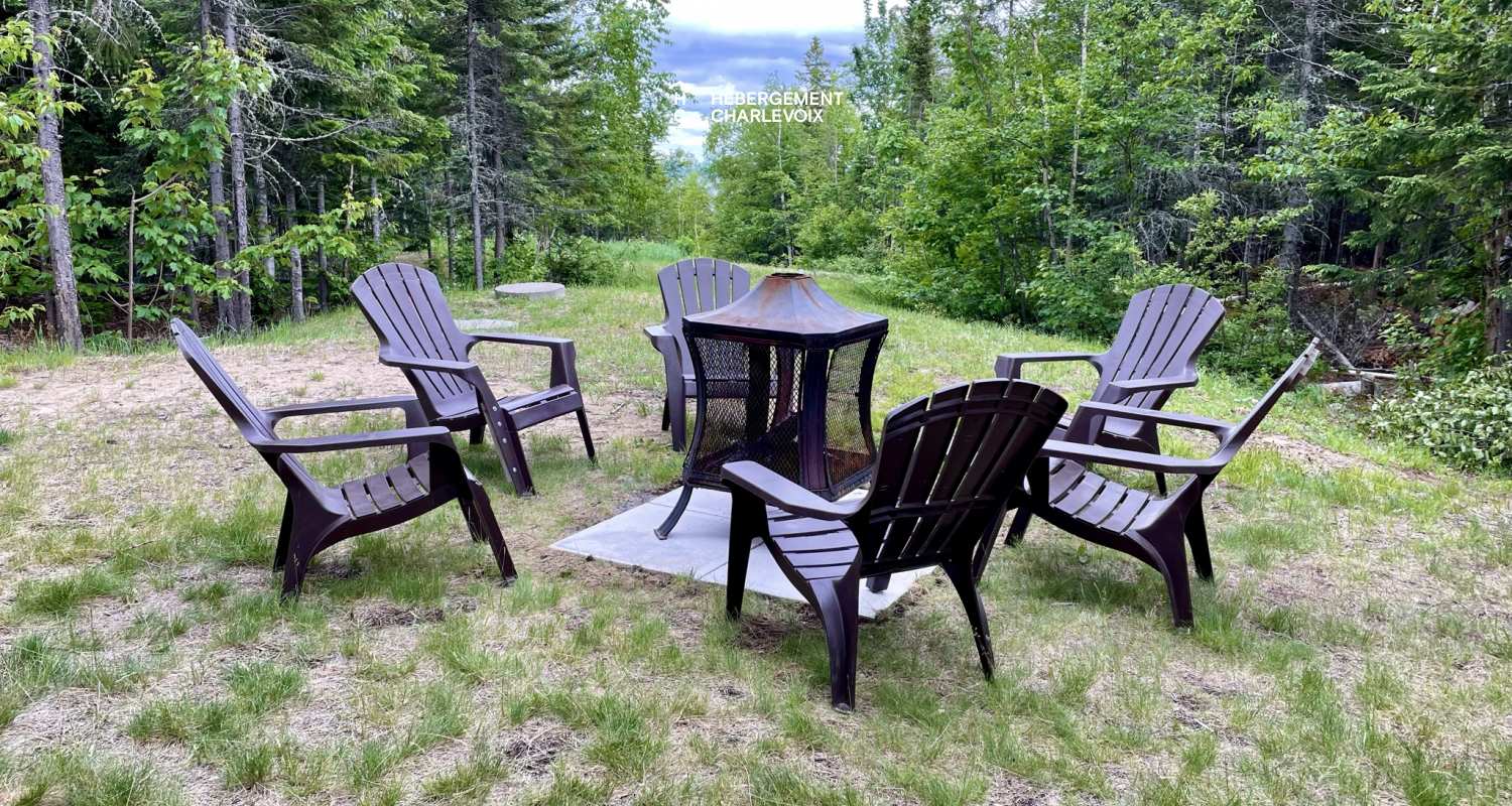 BLT-8 - Mountains and the St. Lawrence River as companion