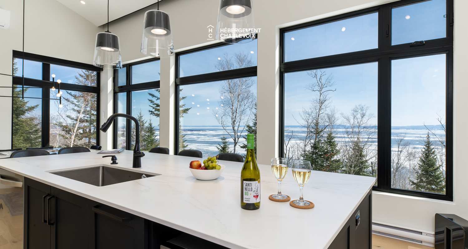 BOU-161 - NOUVEAU CHALET! Faites le plein d'énergie et de lumière naturelle