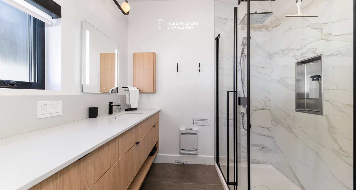 BOU-161 - NOUVEAU CHALET! Faites le plein d'énergie et de lumière naturelle