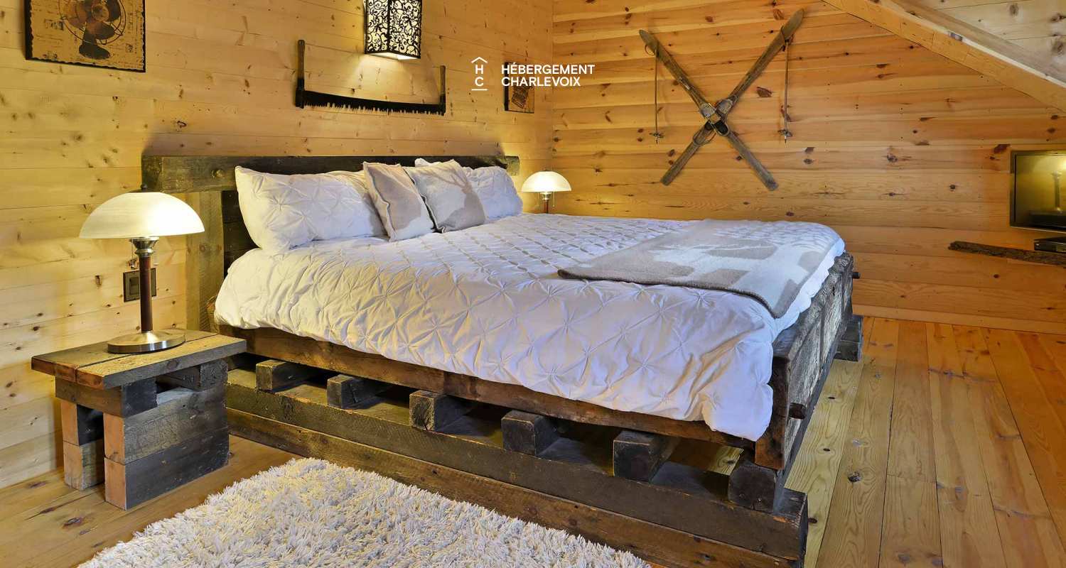 CAB-30 - Très grand chalet en demi-bois rond au coeur de la forêt canadienne.