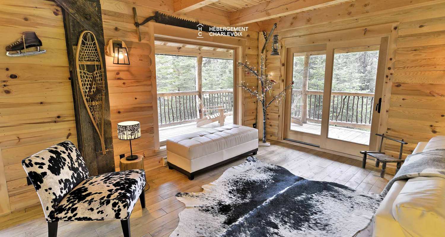CAB-30 - Très grand chalet en demi-bois rond au coeur de la forêt canadienne.
