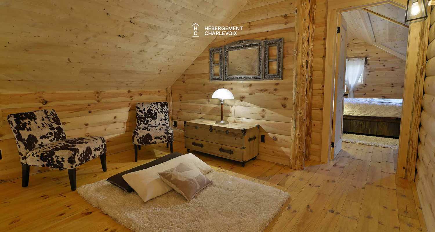 CAB-30 - Très grand chalet en demi-bois rond au coeur de la forêt canadienne.