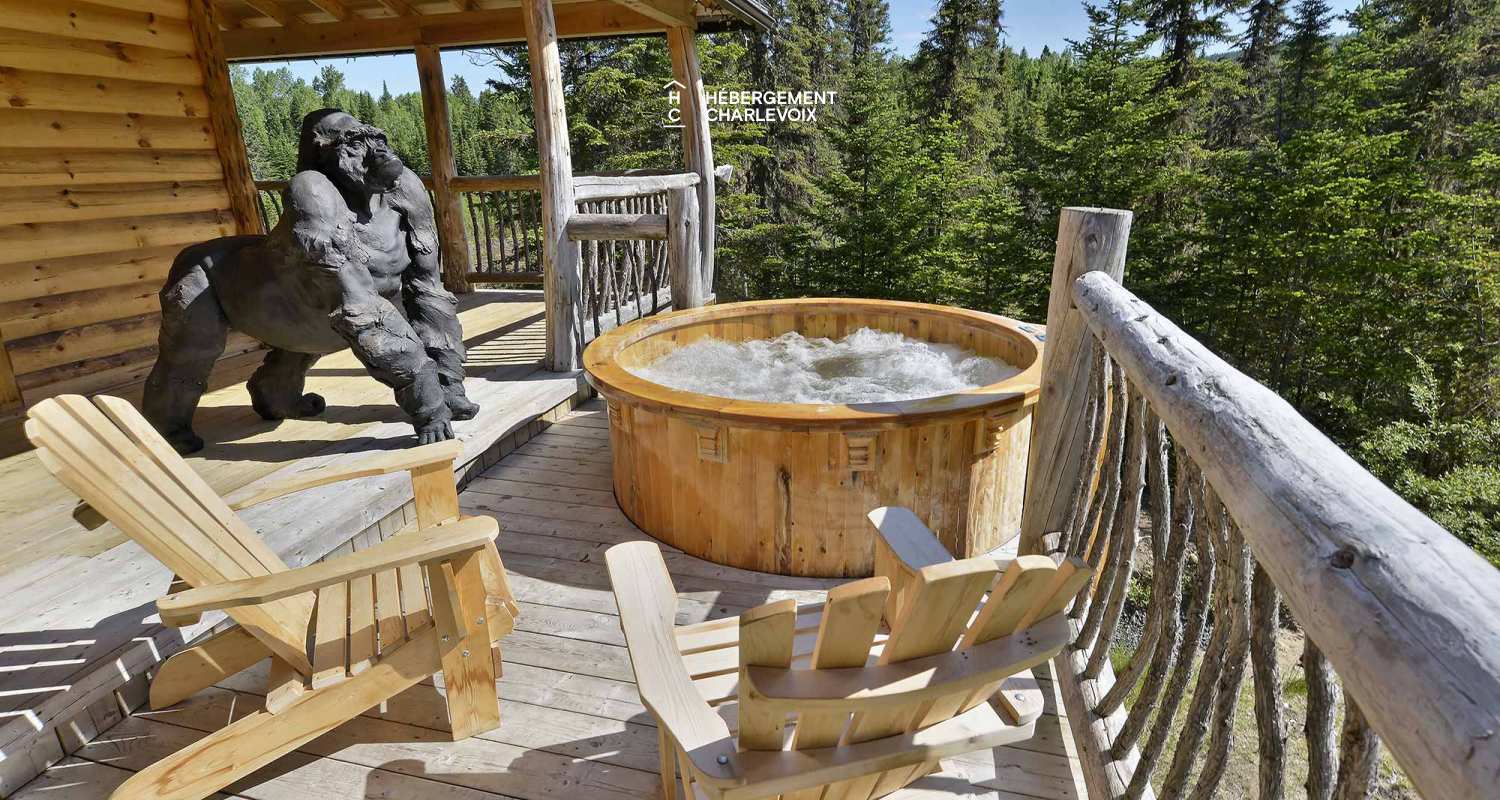 CAB-30 - Très grand chalet en demi-bois rond au coeur de la forêt canadienne.