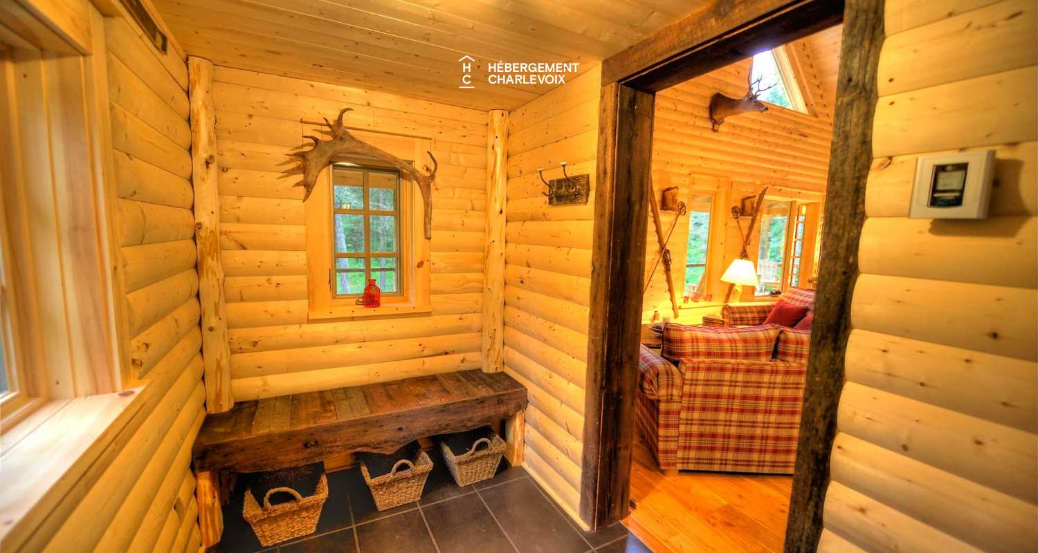 CAB-10 - LOCATED 500 M FROM THE MONT GRAND-FONDS SKI RESORT