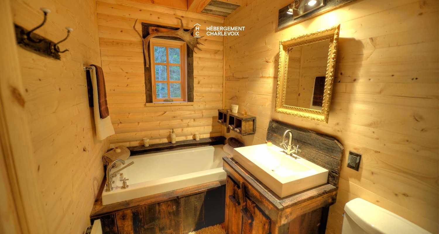 CAB-10 - LOCATED 500 M FROM THE MONT GRAND-FONDS SKI RESORT