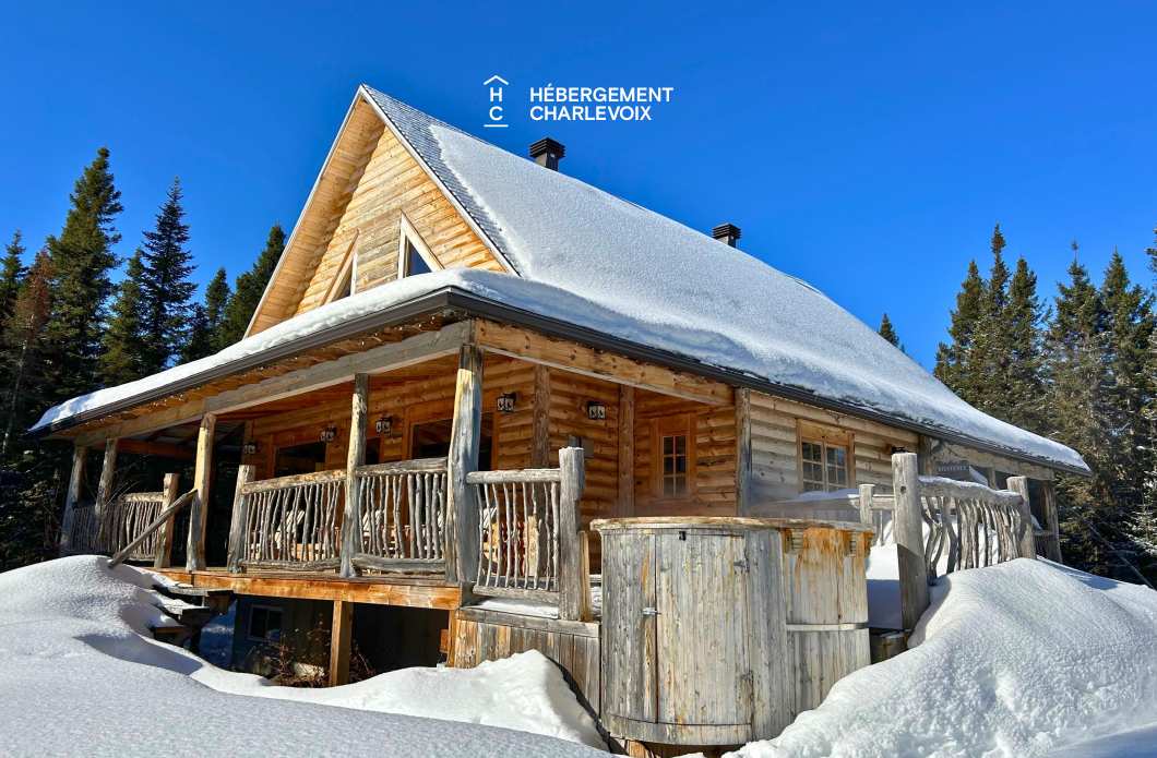 CAB-20 - Très grand chalet en demi-bois rond au coeur de la forêt canadienne.