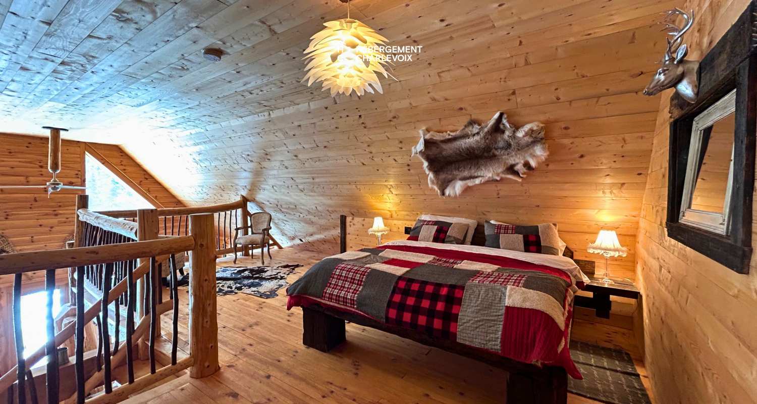 CAB-20 - Très grand chalet en demi-bois rond au coeur de la forêt canadienne.