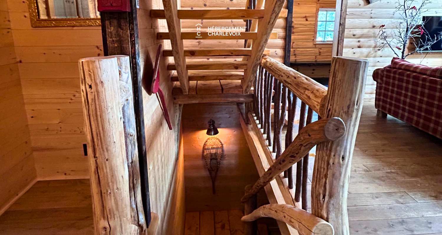 CAB-20 - Très grand chalet en demi-bois rond au coeur de la forêt canadienne.