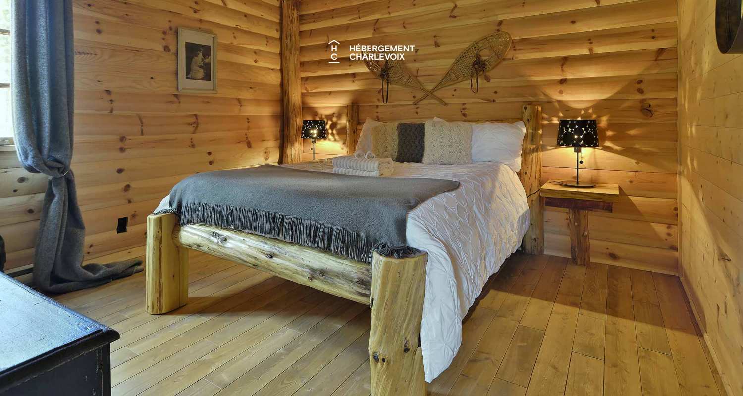 CAB-20 - Très grand chalet en demi-bois rond au coeur de la forêt canadienne.